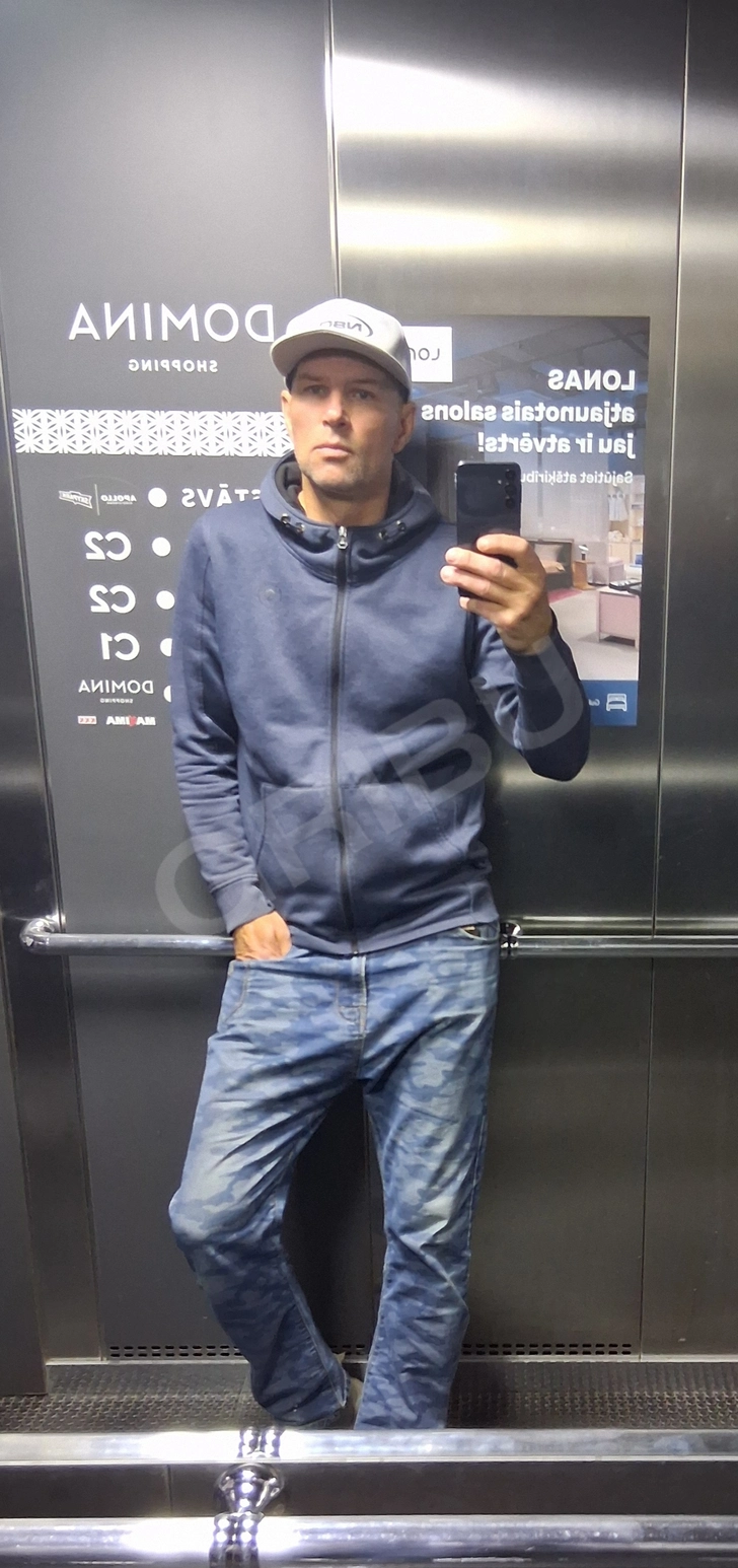 Advertisement (8834860) - essa 1