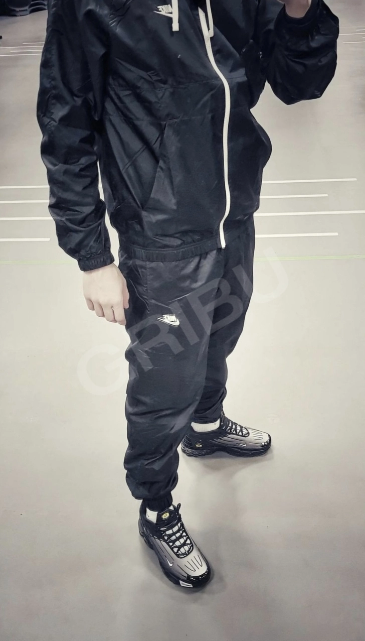 Advertisement (8847849) - Adidas 1