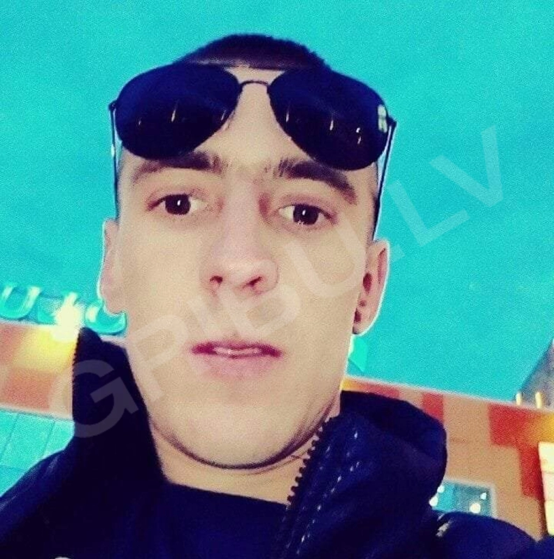 ANDRIAN2676581