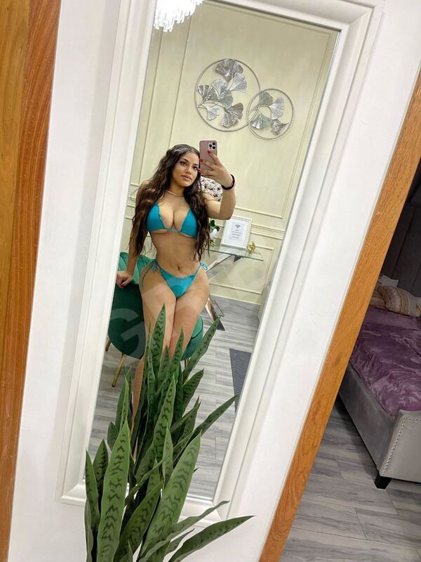 Nina255974340