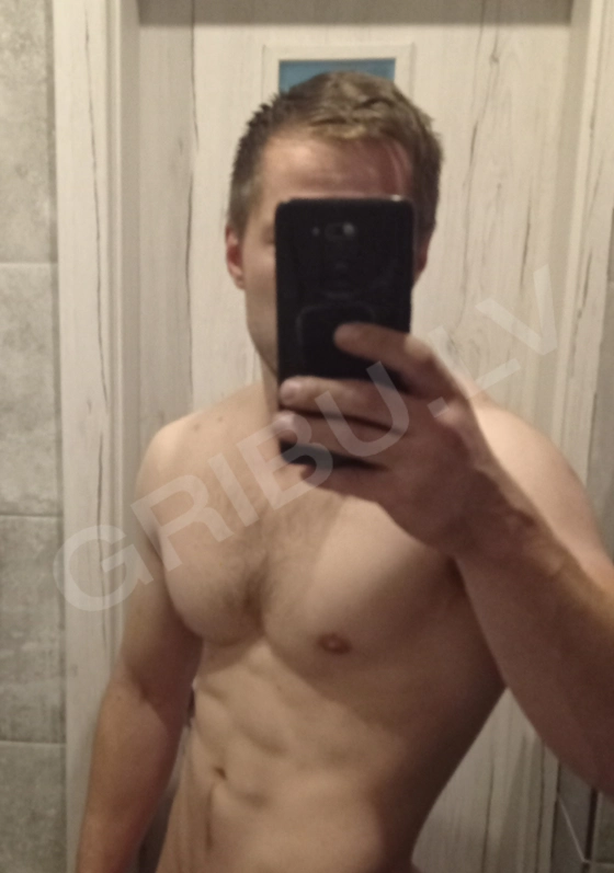 Alex114192841