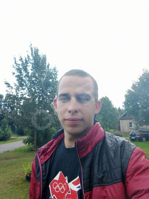Denis1996942882